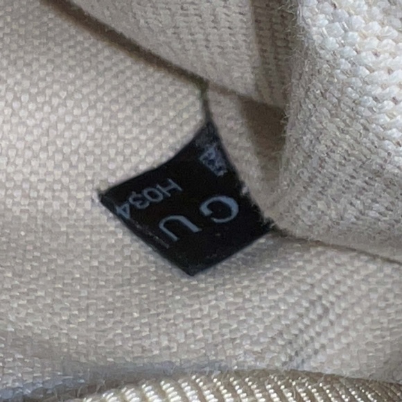 SOLD! GUCCI Calfskin GG Embossed Belt Bag, White, Excellent Condition. - Picture 8 of 11